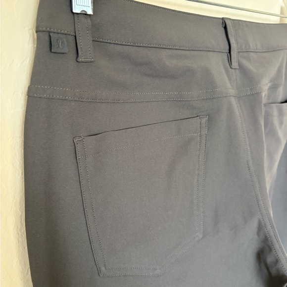 Lululemon ABC Men's Gray Pant Size 32 with Front Pockets & 1 Back Zip Pocket - Picture 10 of 16